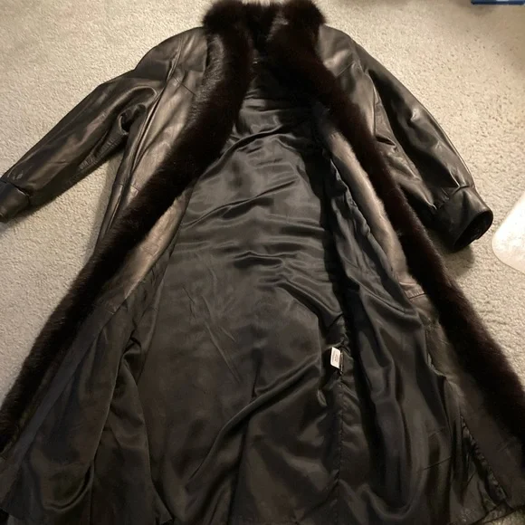 Woman’s genuine leather with fur coat - Picture 2 of 6